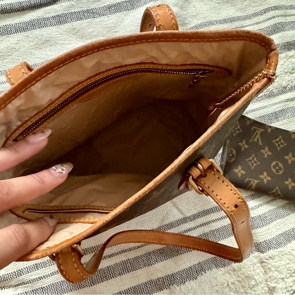 Louis Vuitton Monogram Petit Bucket Bag - Picture 4 of 10